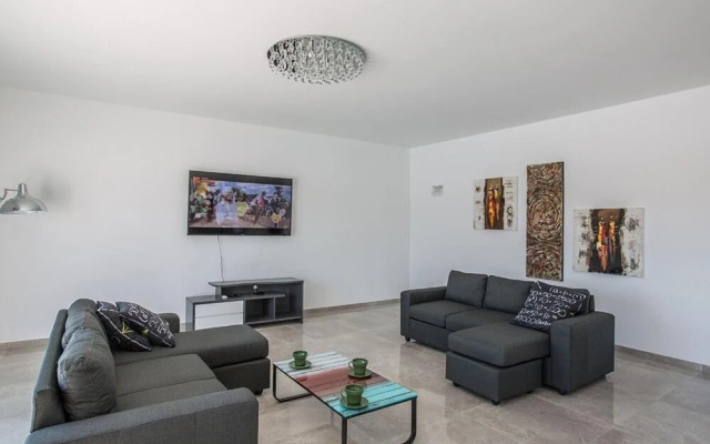 Villa Sienna AQ Ga98