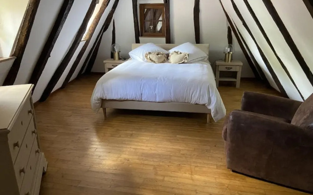 Beautifully Renovated House With Private Pool