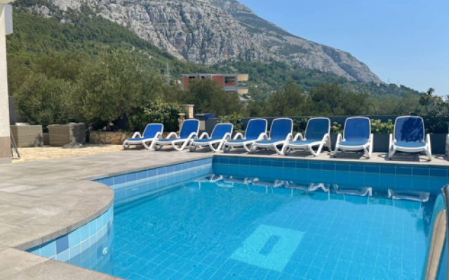 Holiday house Sandra - with pool : Makarska. Riviera Makarska