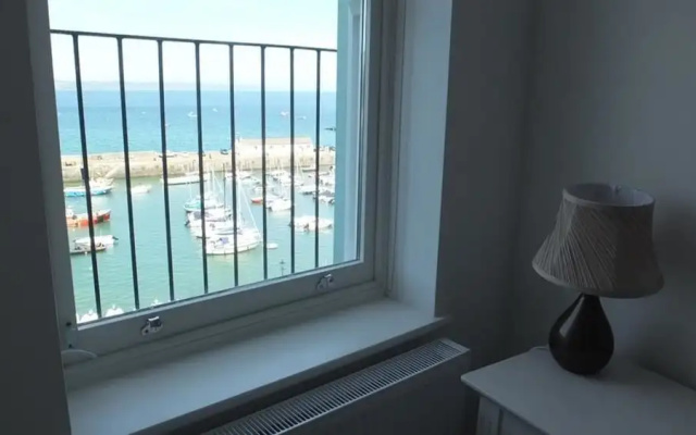 Newbridge House Apartment 2