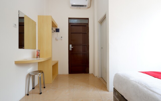 RedDoorz near Akademi Kepolisian Semarang