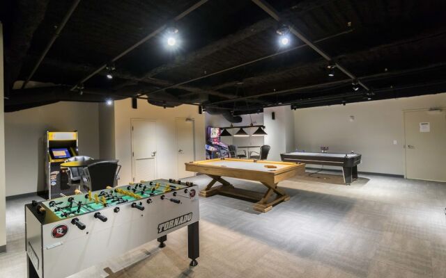 California Building by Hosteeva