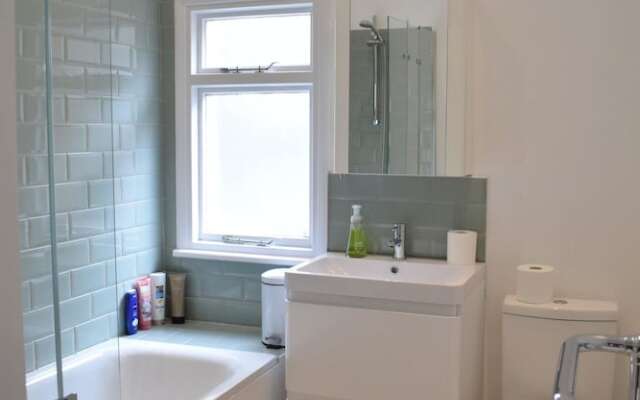 One Bedroom Apartment in Bayswater