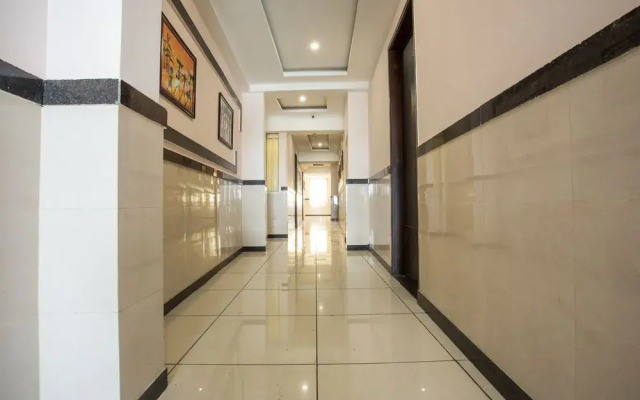 Oyo 8882 Pishori Residency