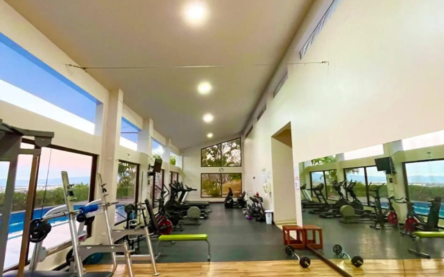 Modern 2 bed APT complex Pool,Tennis,Gym,FreeWiFi