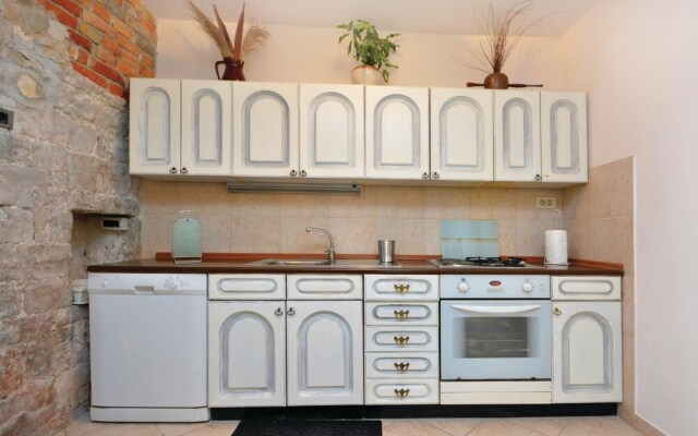 Nice Home in Podstrana with Hot Tub, WiFi & 4 Bedrooms