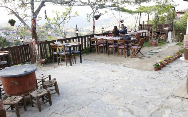 Shiraz Hotel & Restaurant