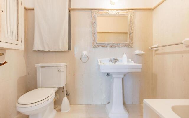 70/2- Spacious & Charming 3 Bedroom Apt In Sliema