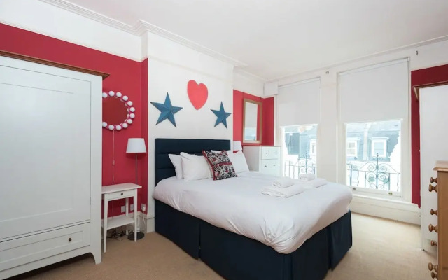 Remarkable Richmond Home By The Tube Station