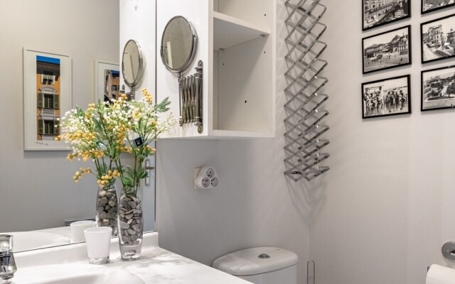 Elegant Holiday Home in Nice with Balcony