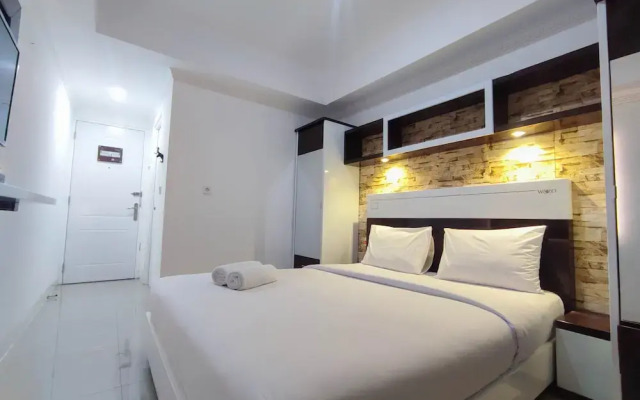 Simple And Homey Studio Room At Paltrow Apartment