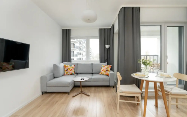 Gray Cosy Studio in Poznań by Renters