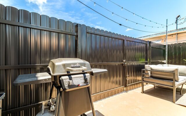 2 Bed2 Bath House with Backyard Jacuzzi