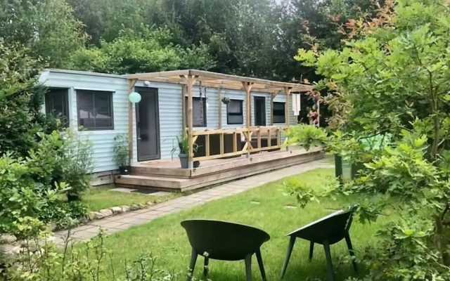 Lovely Chalet in De Pol With Garden