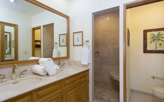 Casa Frida Massive Condo Sleeps up to 12!