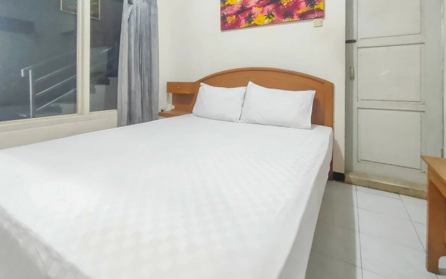 Hotel Karangsalam Indah Near Stasiun Purwokerto Mitra RedDoorz – Guest Rooms – Purwokerto