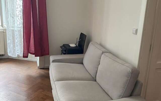 Large 3 Bedroom Family Apartment With Balcony