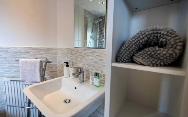 Hampton 3-bedroom Luxury Escape With Parking