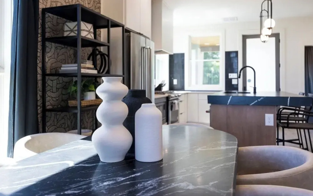 Elevate - Modern Luxury - Stunning City Views