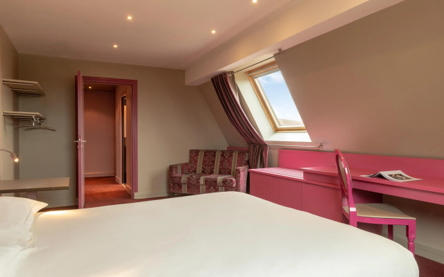 The Originals Boutique, La Maison Rouge