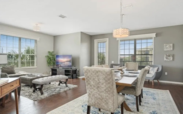 Vista Cay Dream 3 Bedroom Home by RedAwning