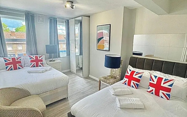 Eastcote Place Apartment