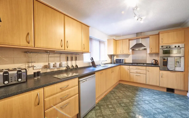 Furzton Serviced House - Shortstay Mk