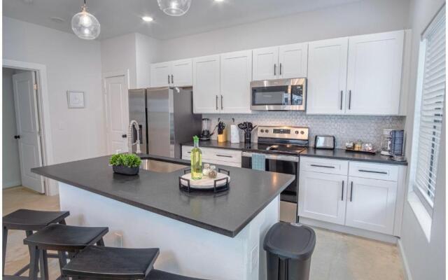 BRAND NEW Stylish 3BR2BA Near Exciting Downtown