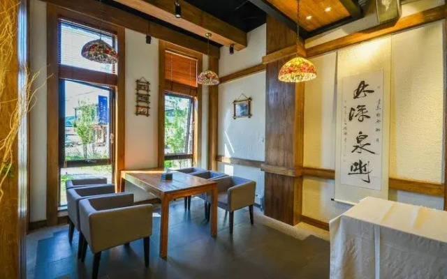 Guoao Village Great Wall Yard