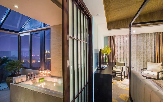 Huachen International Hotel