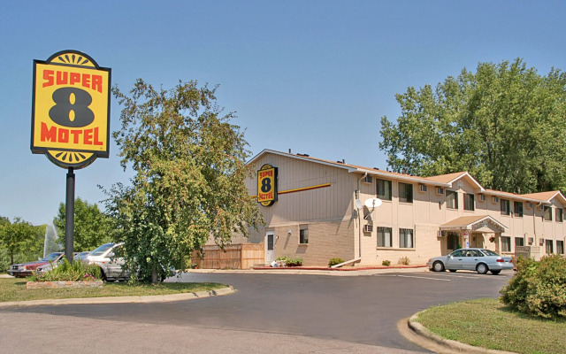 Super 8 by Wyndham Chaska