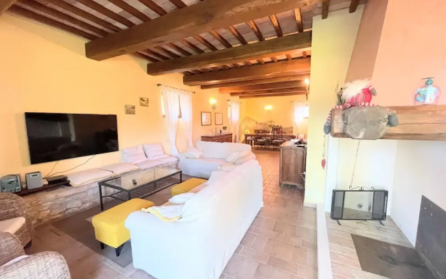 Detached Villa - Sleeps 10 - Pool - Pergola - Playground for Children - Wifi