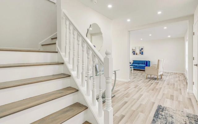 Chic Coolbaugh Township Getaway w/ Hot Tub!