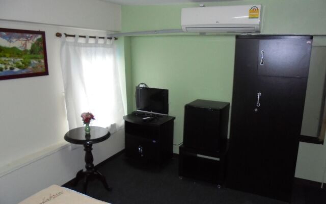 P.S. Guesthouse And Bar