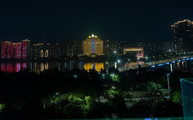 Z-Jimo E-sports Hotel (Qingyuan City Government Shunying Times Square)