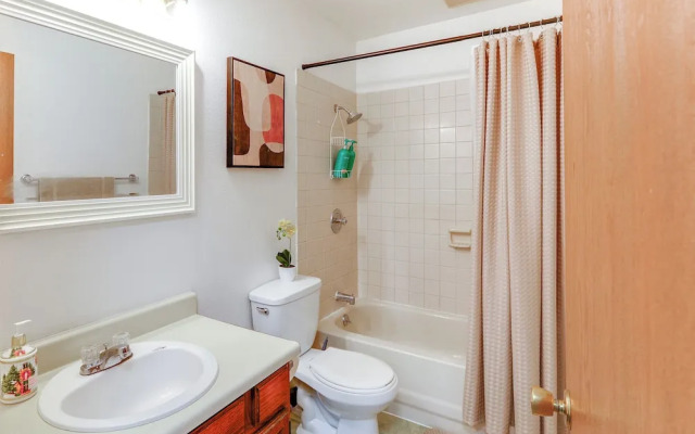Near Dtwn & Pioneer Park: Fairbanks Home w/ Deck!