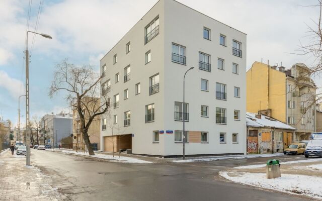 Bright Two Bedroom Apartment by Renters