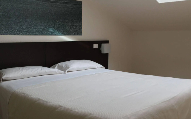 Vialeromadodici Rooms & Apartments