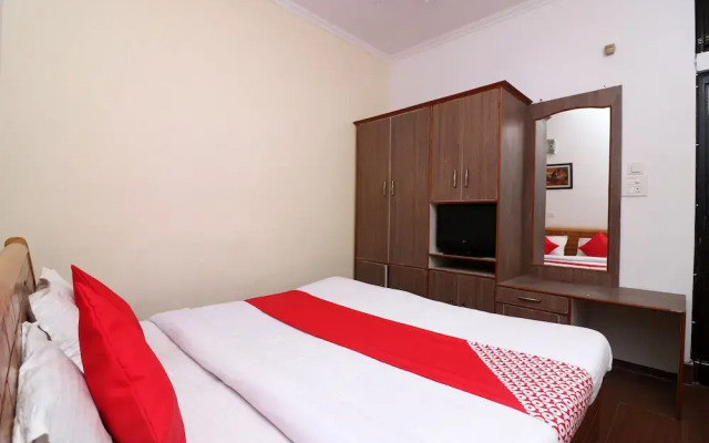 OYO 28044 Devki Palace Jain Hotel