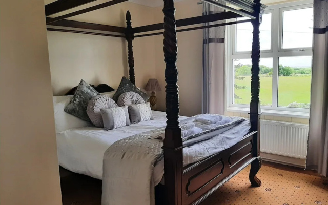 Cadwgan House Hotel
