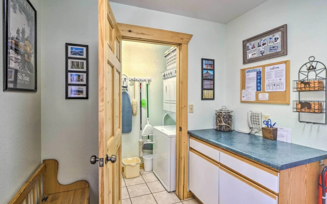6 Mi to Turquoise Lake: Retreat w/ Covered Deck!