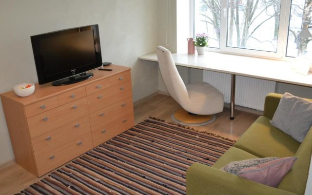 Sunny apartment, 7 min with tram to the Old Town