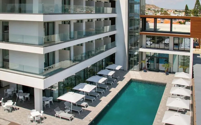 Mercure Larnaca Beach Resort