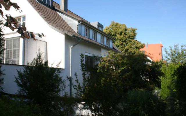 Ruhiges Und Zentral Gelegenes Apartment