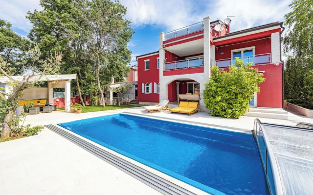 Apartment Ayni With Private Pool