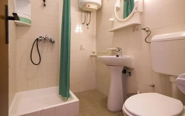 Ljilja - 10m From the sea With Parking - A4