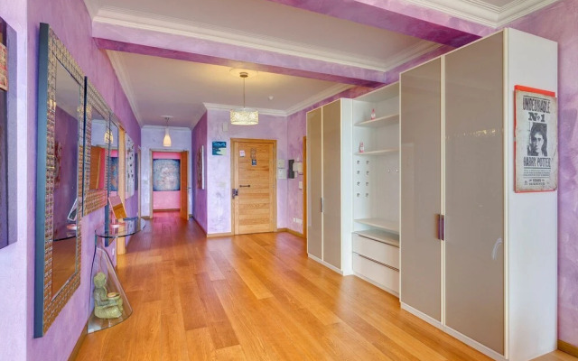 Seafront Apartment in Sliema With Pool, Upmarket Complex