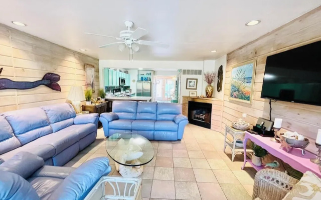 SEA Strand Court 3 #22