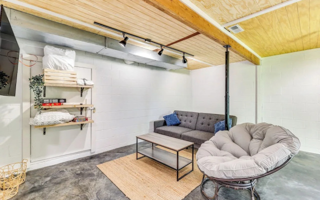 Serene Bella Vista Getaway Near Trails!