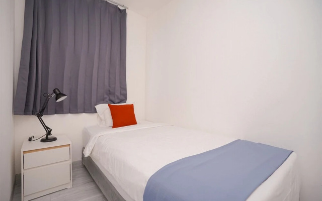 Good and Cozy 2BR at Collins Boulevard Apartment
